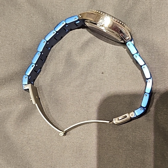 Womens Fossil Watch Small - Picture 3 of 6